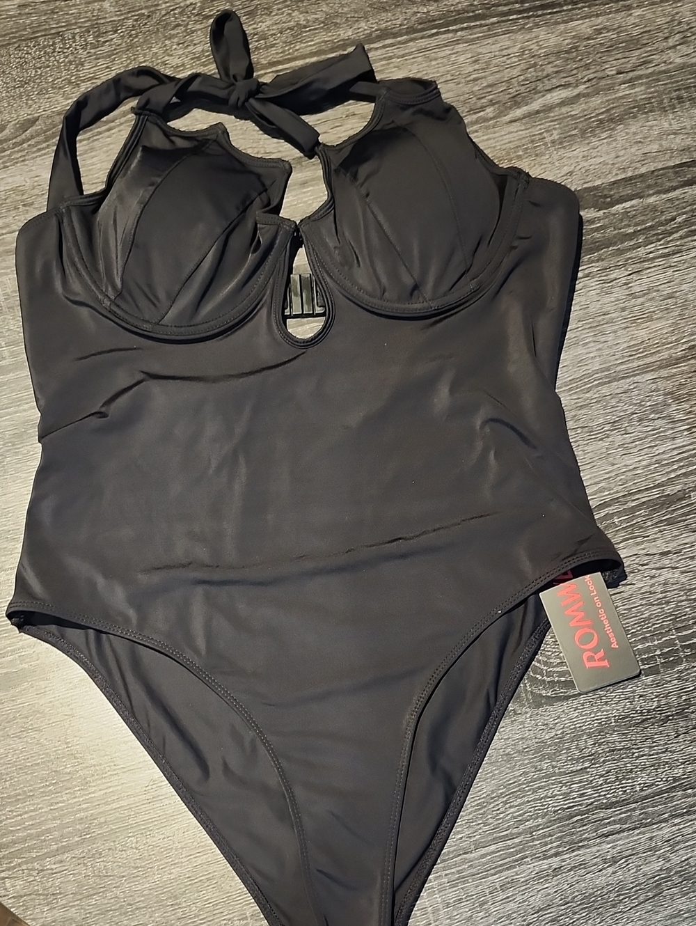 ROMWE Black Halter Underwire One-Piece Swimsuit